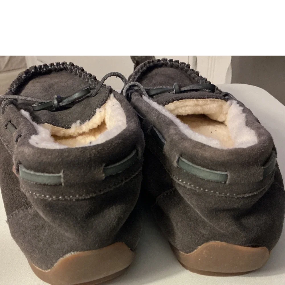 Parfeying Mens 7.5 Suede Moccasin Slippers Charcoal Grey Shearling Lined Shoes